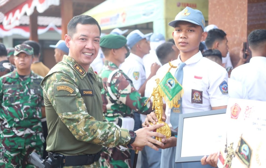 Dandim Karanganyar Tutup Lomba Ketangkasan Pelajar, Ratusan Siswa SMA/SMK Unjuk Disiplin dan Kreativitas