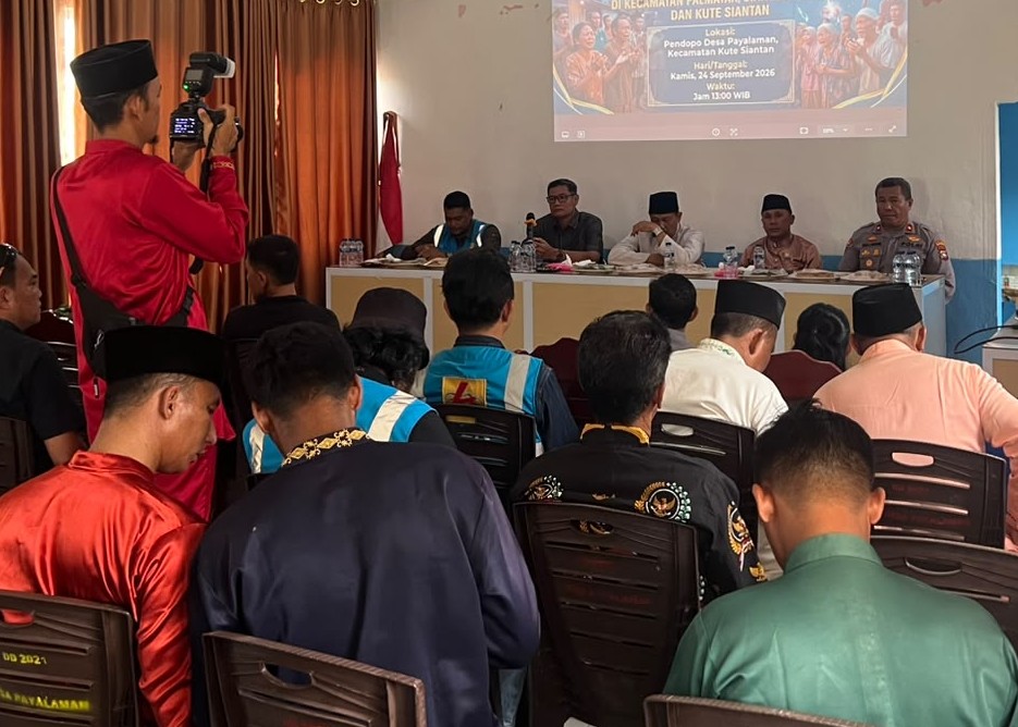 Polres Kepulauan Anambas Kawal Pertemuan Warga dan PLN Bahas Kelistrikan Palmatak, Siantan Tengah, Kute Siantan