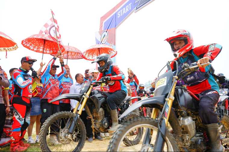 Wagub Kalbar Krisantus Lepas 787 Rider Hibun Trail Adventure di Sanggau, Targetkan Event Nasional