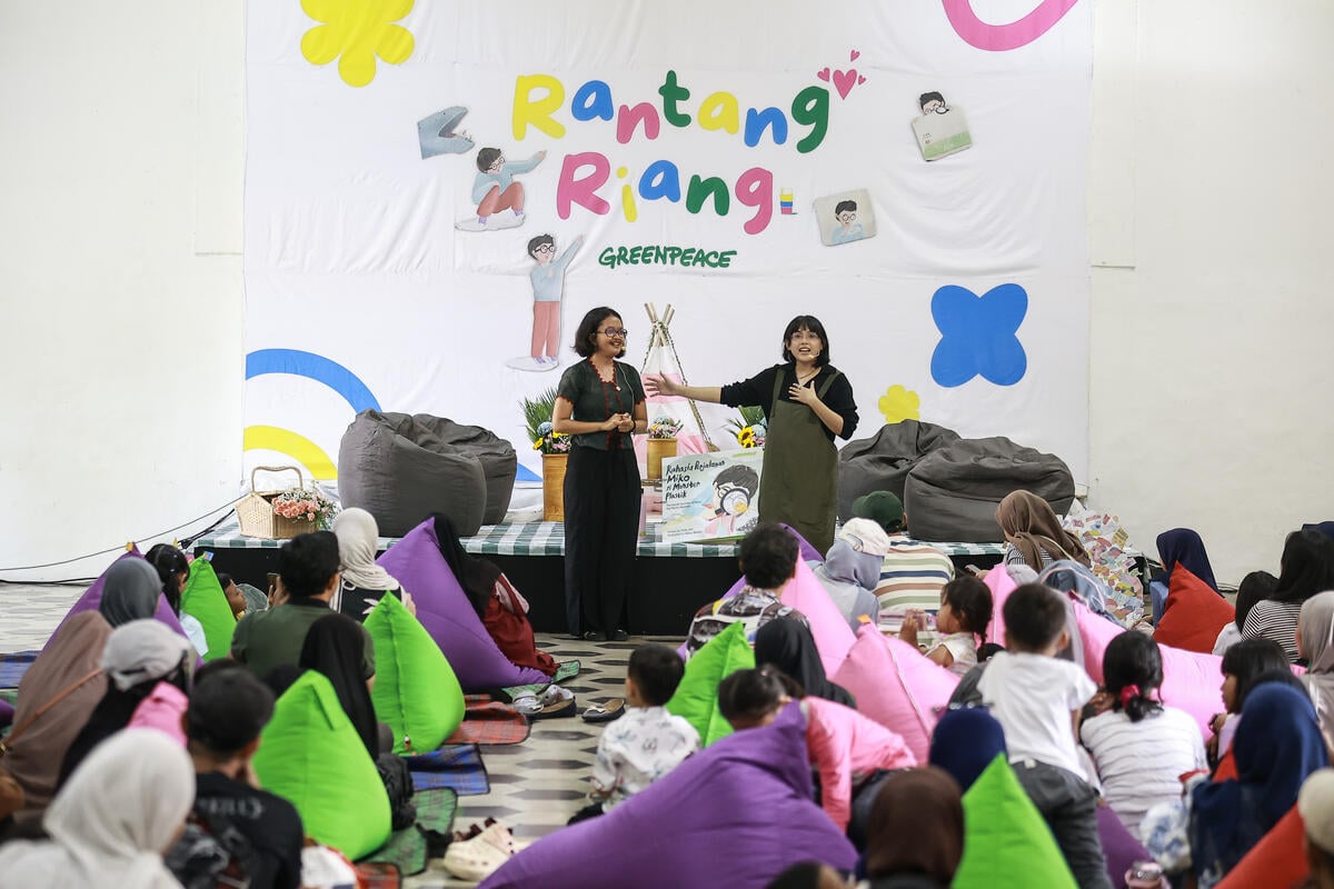 Bahaya Mikroplastik pada Anak: Greenpeace Luncurkan Buku Guna Ulang