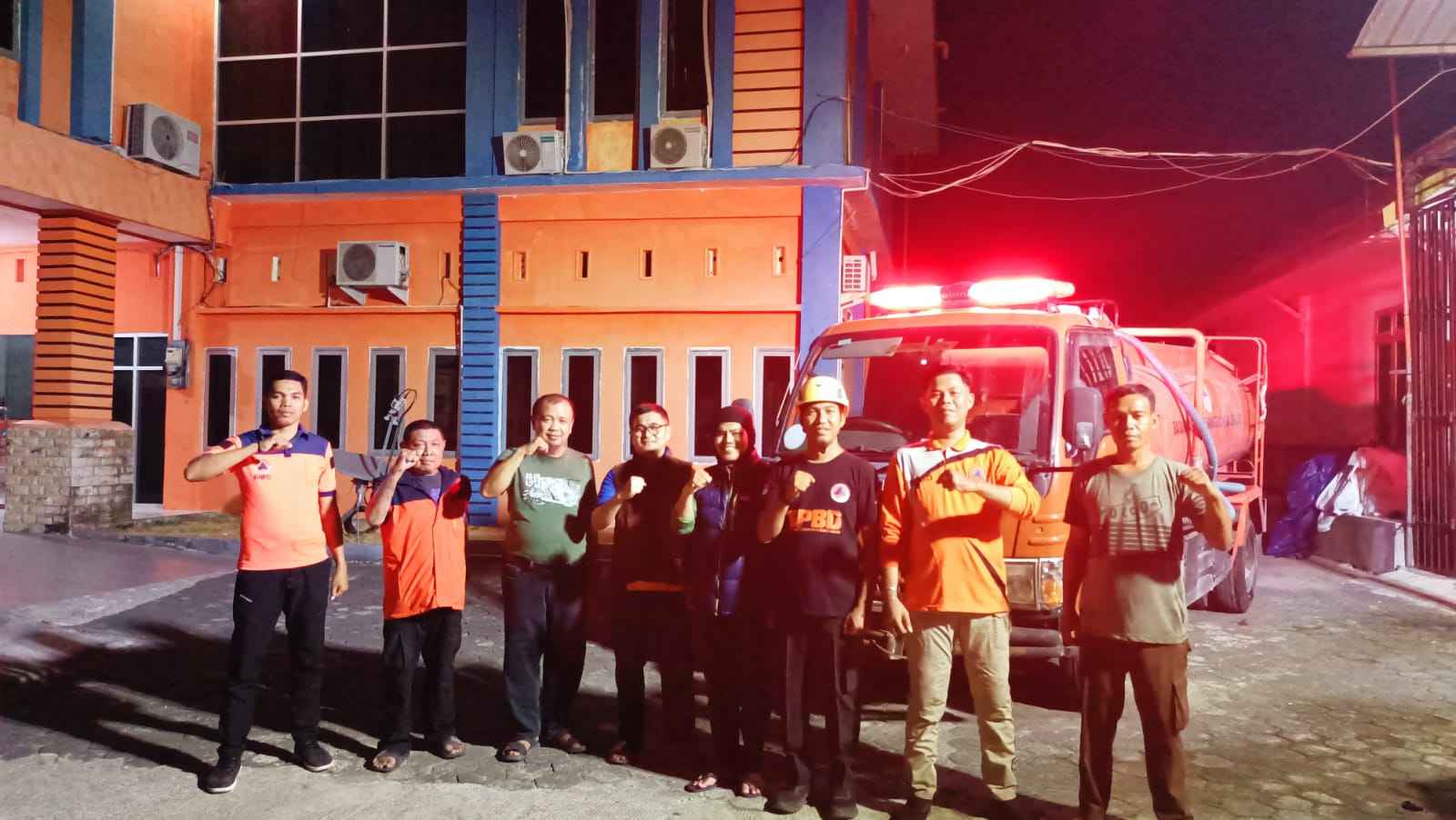 BPBD Sulbar Kerahkan Tim 4 Siaga Suplai Air Padamkan Kebakaran Lahan di Desa Tadui Mamuju