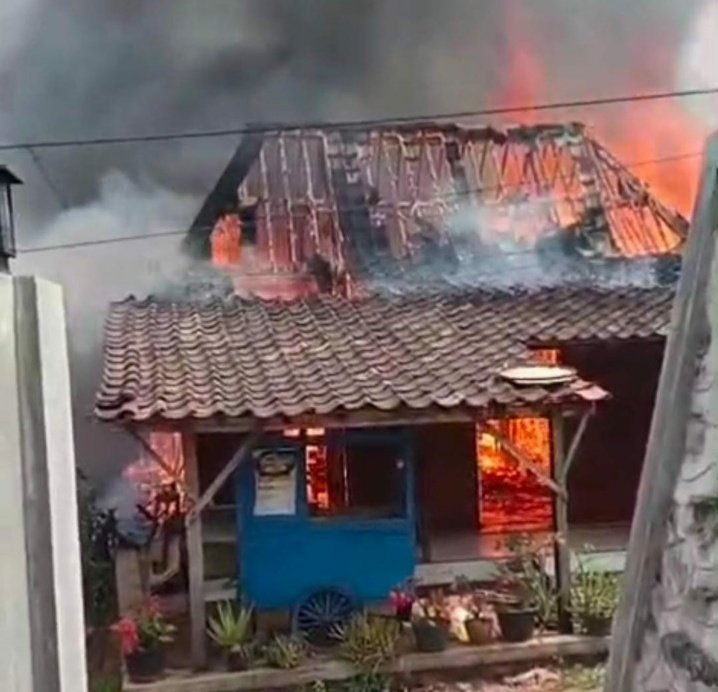 Kebakaran di Subah Batang Hanguskan 3 Rumah, Kerugian Ditaksir Rp 250 Juta