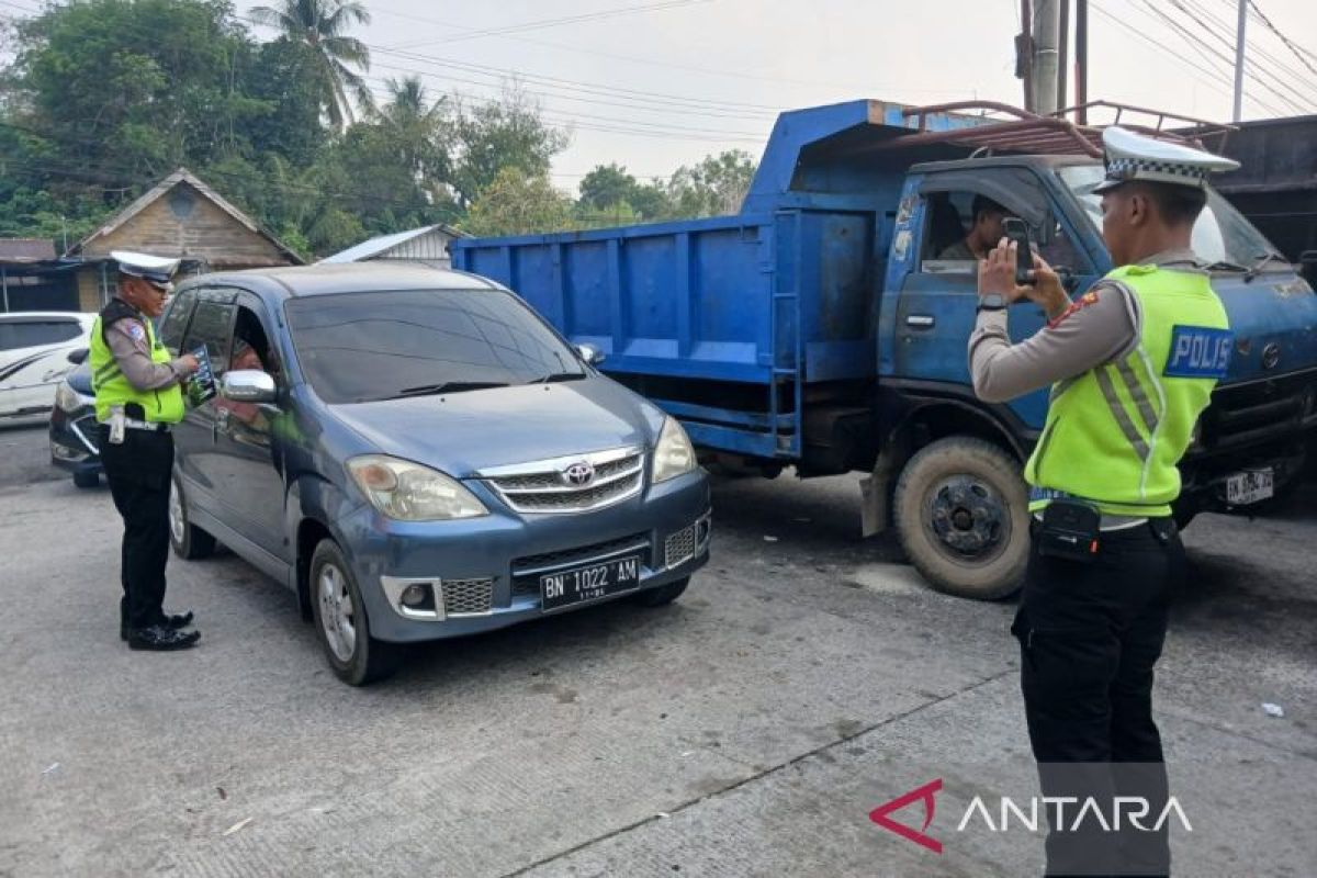 Polres Bangka Barat Awasi SPBU, Satu Kendaraan Pakai TNKB Palsu Ditilang