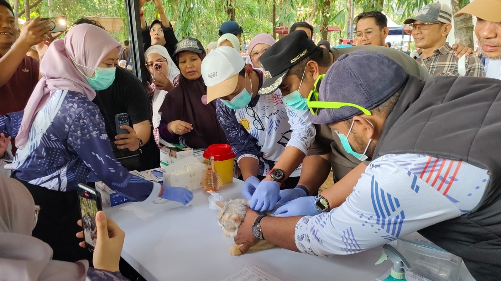 CFD Maros Sediakan 200 Dosis Vaksin Rabies Gratis, Warga Antusias Bawa Anjing dan Kucing