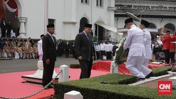Hari Bhakti Postel ke-81 Digelar di Bandung, Wamenkomdigi Pimpin Upacara