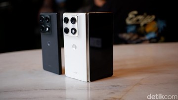Motorola Pamer Teaser Razr Fold Wide di Ulang Tahun ke-98