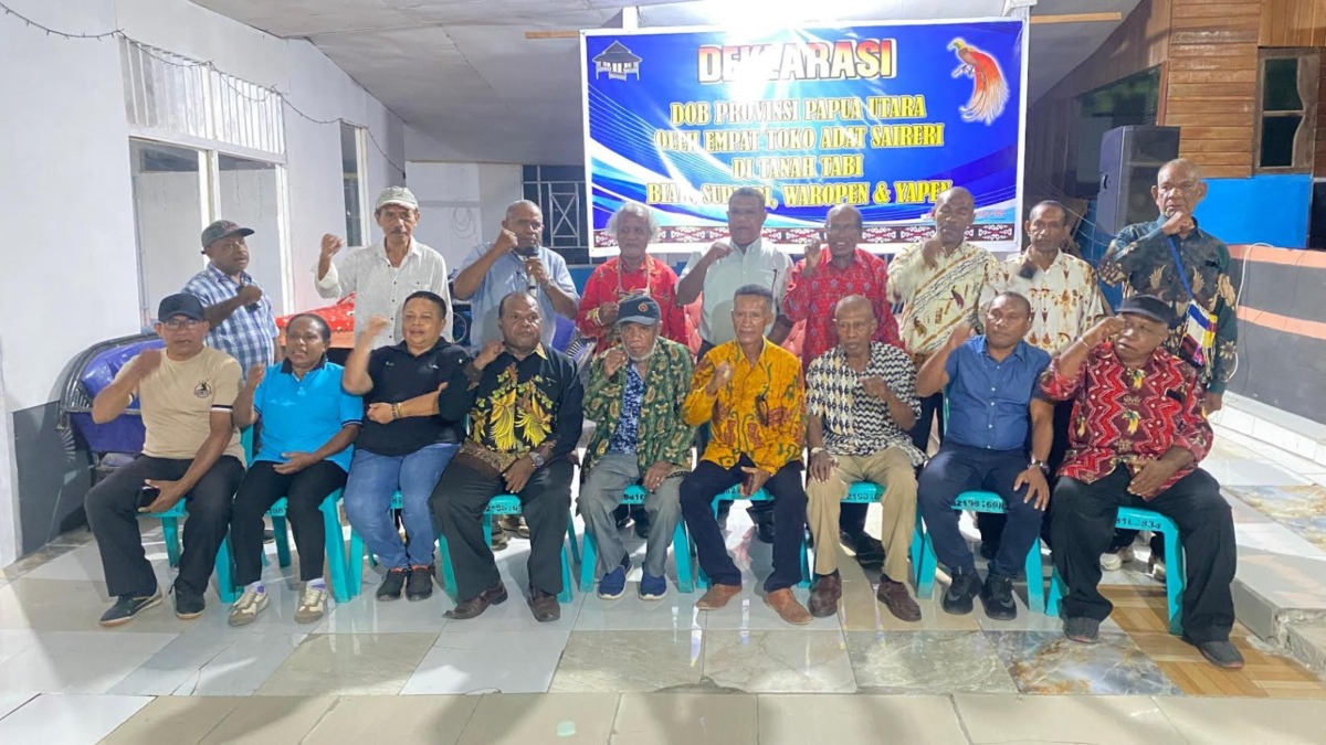 Tokoh Adat Saireri Serahkan Deklarasi DOB Papua Utara ke DPRP, Minta Pansus Dibentuk