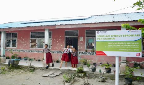 Pertamina NRE Pasang PLTS 2,8 kWp di SD Gunung Bayu Simalungun