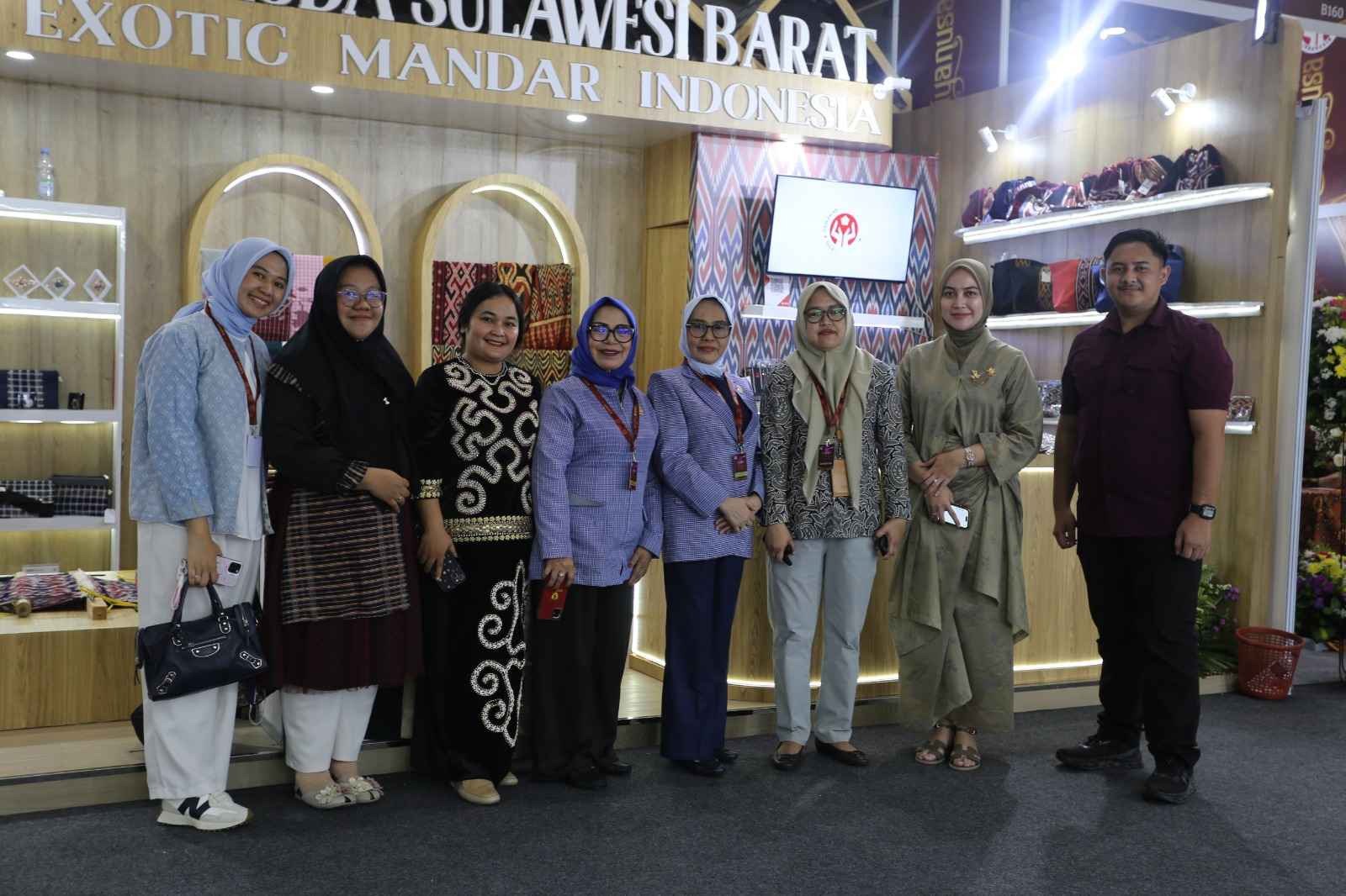 Dekranasda Sulawesi Barat Bawa 