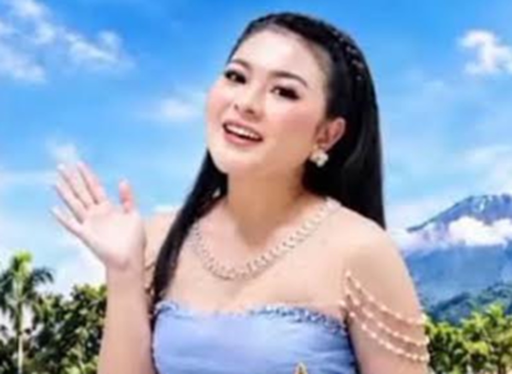 Rofiah Pedangdut Asal Cipetir Kuningan Disambut Ribuan Penggemar Usai Tersenggol Dangdut Academy 8