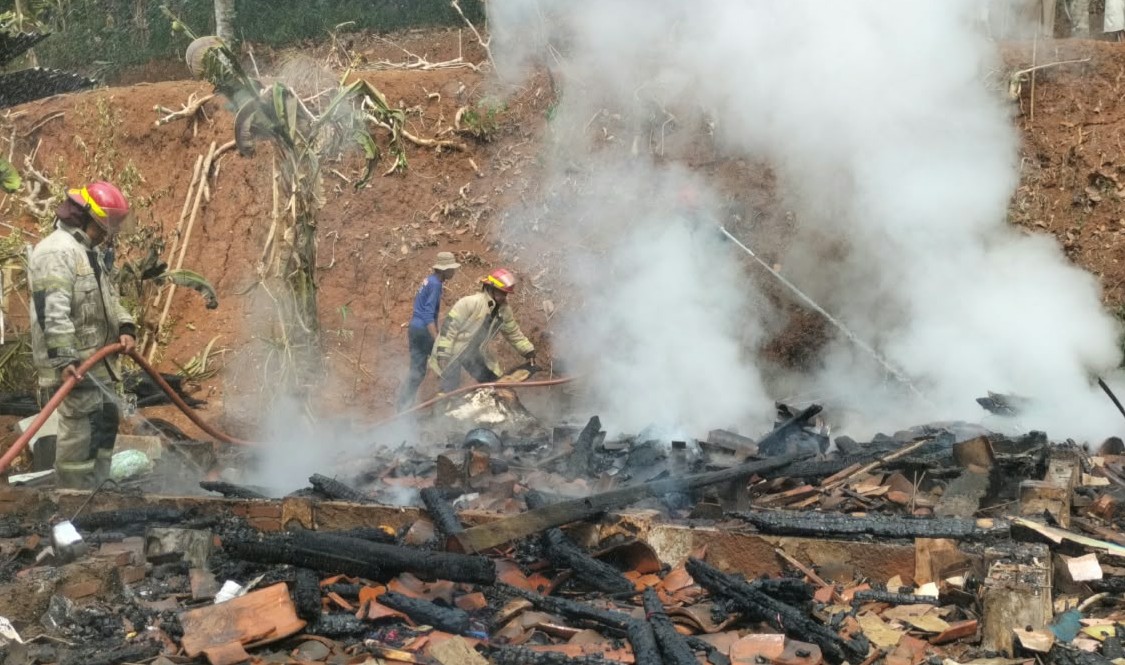 Kebakaran Hanguskan Rumah Warga Jelat Ciamis, Pemilik Mengungsi ke Kerabat