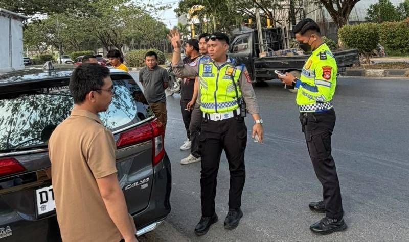 Mobil Warga Kendari Diserempet Truk Operasional PT Wings, Sopir Diminta Tak Tanggung Biaya Sendiri