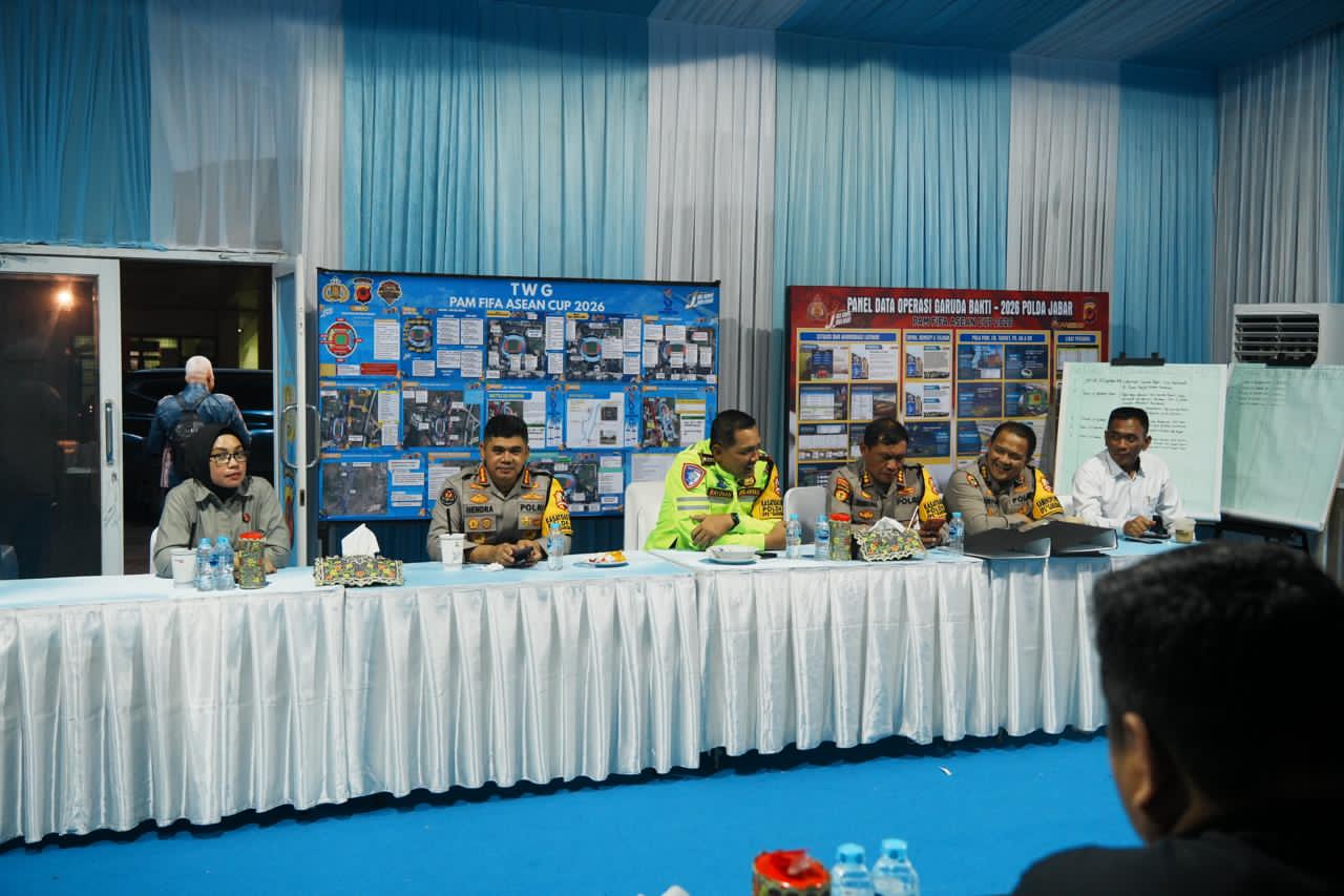 Wakapolda Jabar Brigjen Adi Vivid Pantau Pengamanan Laga FIFA ASEAN Cup 2026 di Stadion Si Jalak Harupat