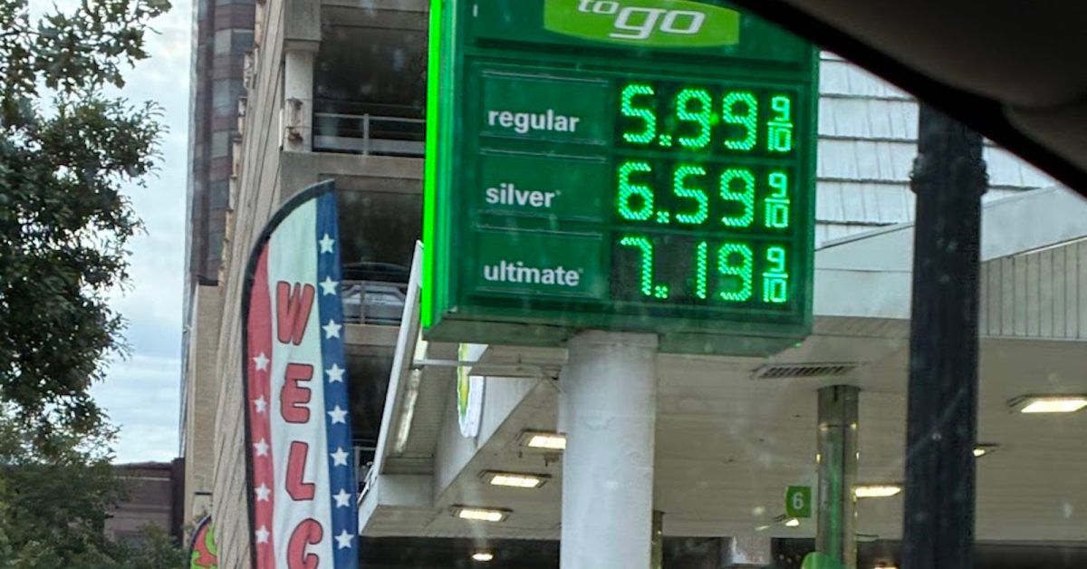 Survei Electrek: Harga Bensin AS$7,19 per Galon di Chicago, Separuh Pembaca Ogah Beralih ke EV