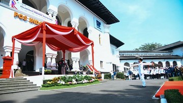 Hari Bhakti Postel ke-81 Digelar di Bandung, Komdigi Beri Penghargaan ke 13 Mitra Industri