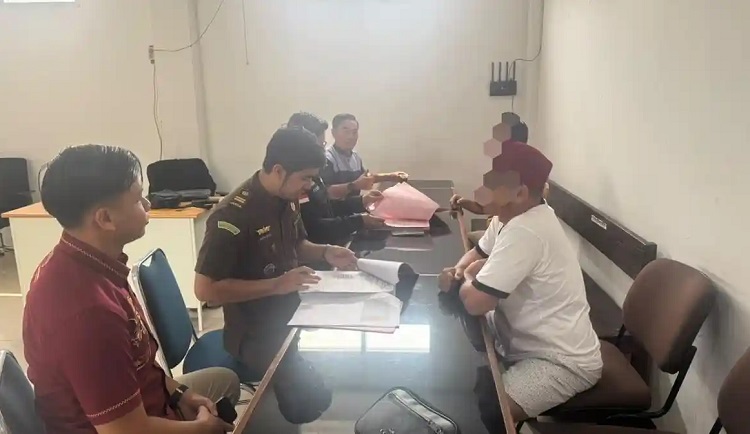 Polda Banten Ringkus Dua Penambang Tanah Urug Ilegal di Kronjo, Sita Ekskavator Kobelco