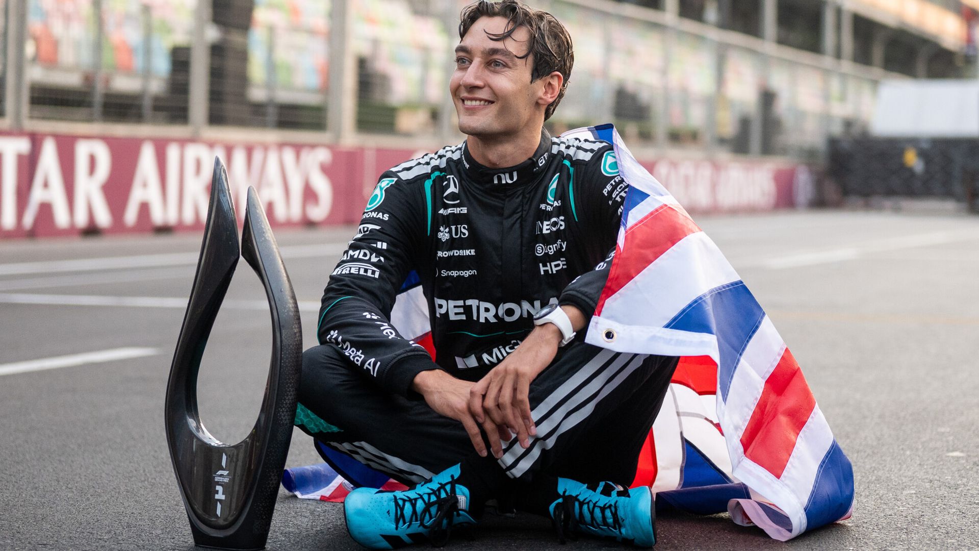 George Russell Menang Grand Slam Perdana di F1 Azerbaijan 2026