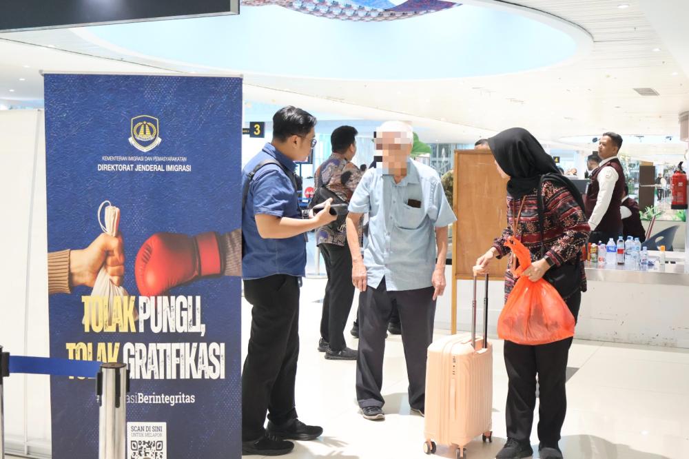 Imigrasi Balikpapan Deportasi Warga Malaysia WPS ke Kuala Lumpur, Menolak Bayar Hotel hingga Telanjang di Area Umum