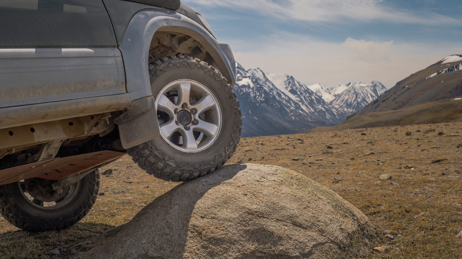 Ground Clearance Penting untuk SUV Off-Road, tapi Bukan Segalanya