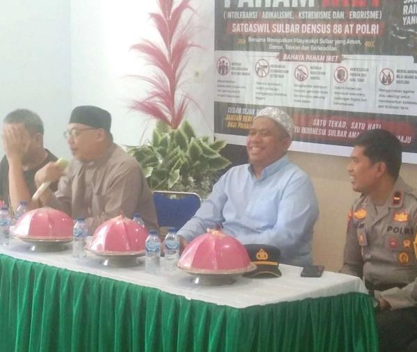 Tiga Mantan Napiter Ajak 50 Warga Mamasa Waspadai Narasi Kebencian di Media Sosial
