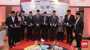 Wamen Komdigi Beri Penghargaan ke ATSI, APJII, dan Huawei di Puncak Hari Postel ke-81