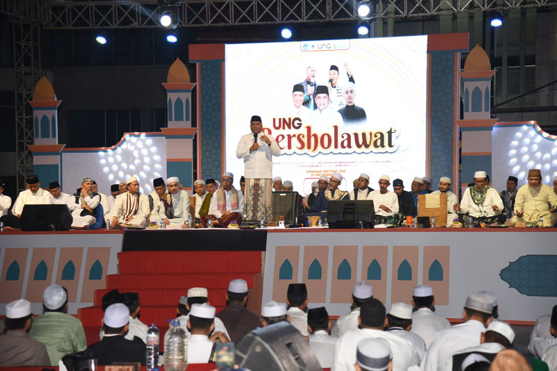 Ribuan Jemaah Padati Lapangan Rektorat UNG Gorontalo dalam UNG Bersholawat, Dzikir dan Salawat Berkumandang