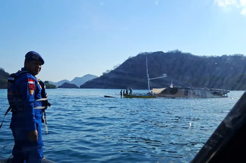 Nakhoda KM Yukai Diperiksa Polairud Polres Manggarai Barat, 19 Wisatawan Selamat dari Tenggelam di Labuan Bajo