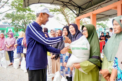 Wabup Solok Selatan Serahkan Bantuan Beras 2.822 Penerima di Sungai Pagu, Ingatkan Jangan Dipolitisasi Saat Pilwana