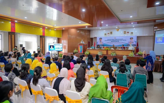 Wagub Sulsel Fatmawati Rusdi Minta Sekolah Sita HP ke Loker dan Orang Tua Awasi Screen Time Anak