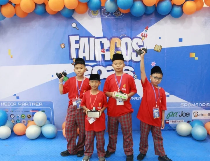 Dua Siswa MIS Tahfiz Khoiru Ummah Pangkalpinang Raih Juara 3 Robotik Faircos 2026 di Palembang, Kalahkan Lawan SMA/SMK