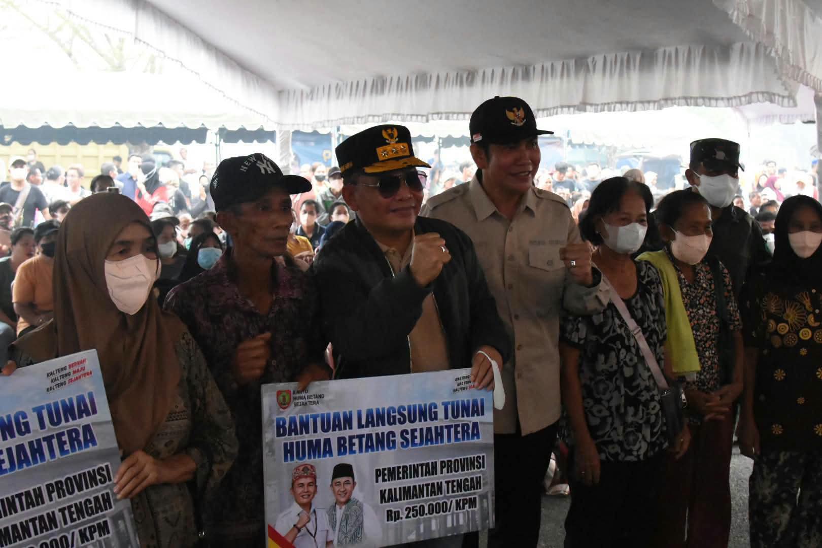 Pemprov Kalteng Salurkan Bantuan Karhutla ke Warga Pulang Pisau, Serahkan Paket Pangan hingga Kartu KHBS
