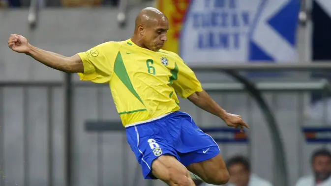 Roberto Carlos Akui 99 Persen Pendapatan Sepak Bolanya Lenyap