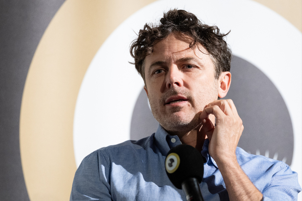 Casey Affleck Cerita Malam Oscar Traumatis dan Puji Christopher Nolan