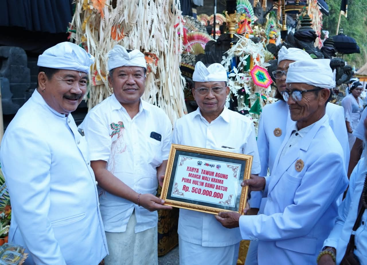 Gubernur Bali Wayan Koster Hadiri Puncak Panca Wali Krama di Pura Ulun Danu Batur Bangli