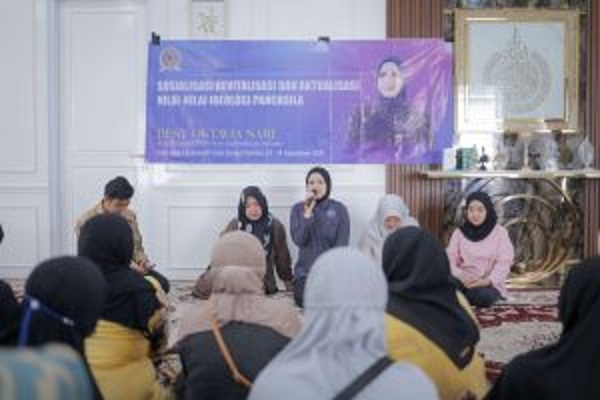 Wagub DPRD Kalsel Desy Oktavia Sari Ajak Warga HSS Peduli Persoalan Lingkungan di Tengah Derasnya Media Sosial