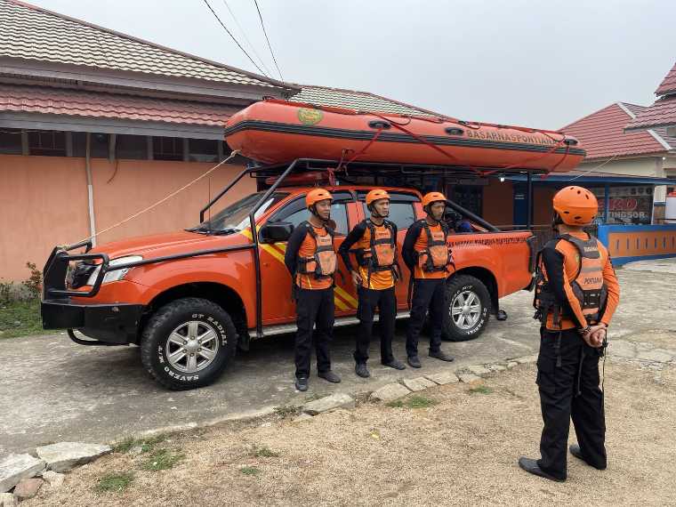 Tim SAR Gabungan Sisir Aliran Sungai Kapuas Melawi Cari Anak 12 Tahun yang Tenggelam