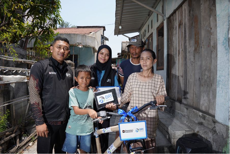 BRI Peduli Beri Sepeda hingga Sepatu untuk Siswa SD Barunawati Semarang, Mahesa Kini Tak Lagi Jalan Kaki ke Sekolah