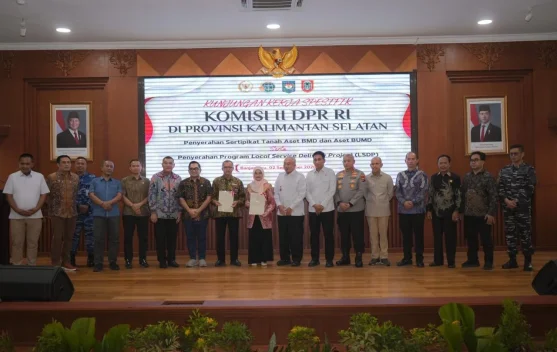 Wamen ATR/BPN Serahkan Sertipikat Aset Pemda dan BUMD Kalsel, 829 Bidang Baru Dilegalkan