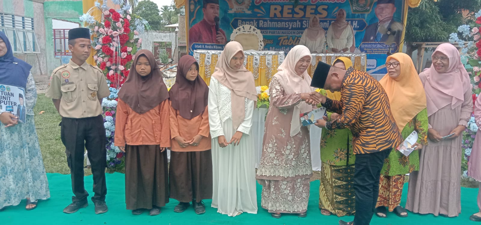 Anggota DPRD Sumut Rahmansyah Sibarani Reses di MTsN 1 Barus Tapteng, Guru Pensiun Terharu Terima Tali Asih