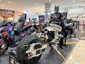 Yamaha Xmax Dimodifikasi Jadi Motor Batman Batpod: Modifikasi Sangar