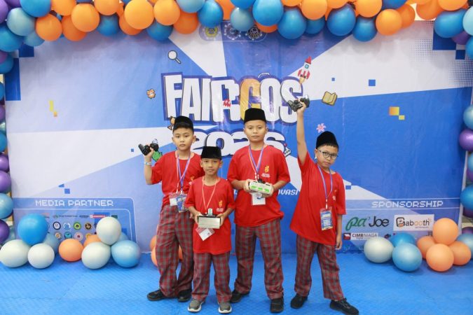 Dua Siswa MIS Tahfiz Khoiru Ummah Pangkalpinang Raih Juara 3 Robotik Faircos 2026, Kalahkan Peserta SMA/SMK