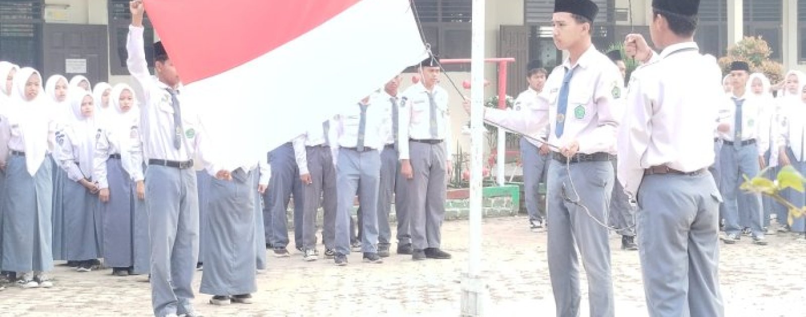 MAN 1 Muaro Jambi Tiadakan Upacara Bendera Senin Pagi, Kualitas Udara Jadi Pertimbangan