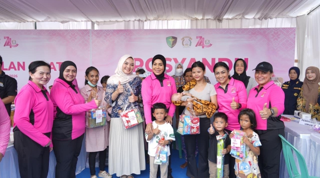 Bhayangkari Sumsel Salurkan 4.000 Paket Sembako dan Layanan Kesehatan di Palembang