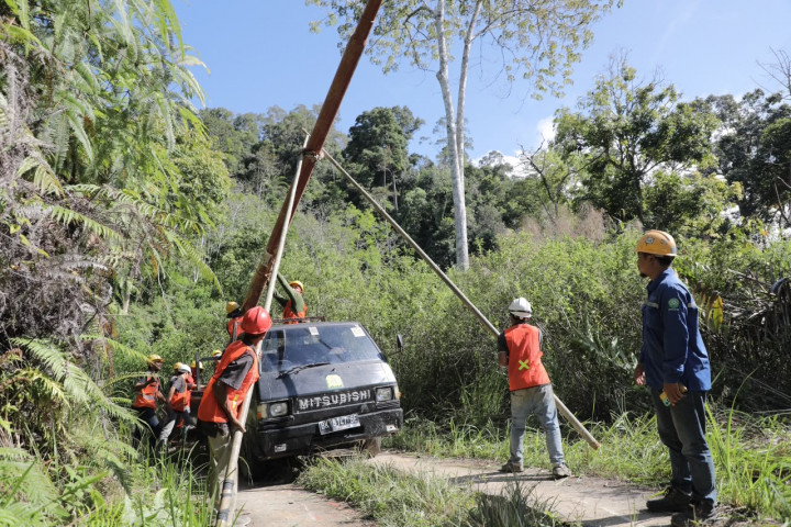 Listrik PLN 24 Jam Menyala di Desa Patialo, 108 Keluarga Lepas Lampu Teplok