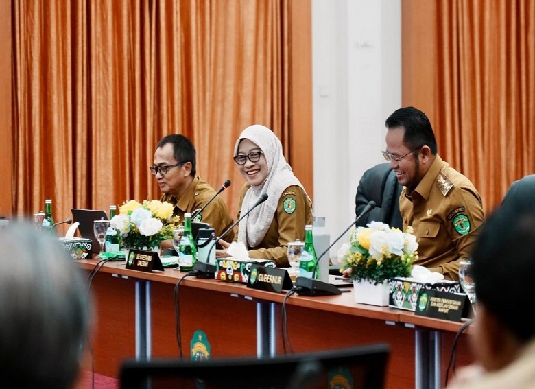 Gubernur Kaltim Sambut Rencana Pendidikan Gratis Pusat, Fokuskan Anggaran ke Jalan Mulai 2027