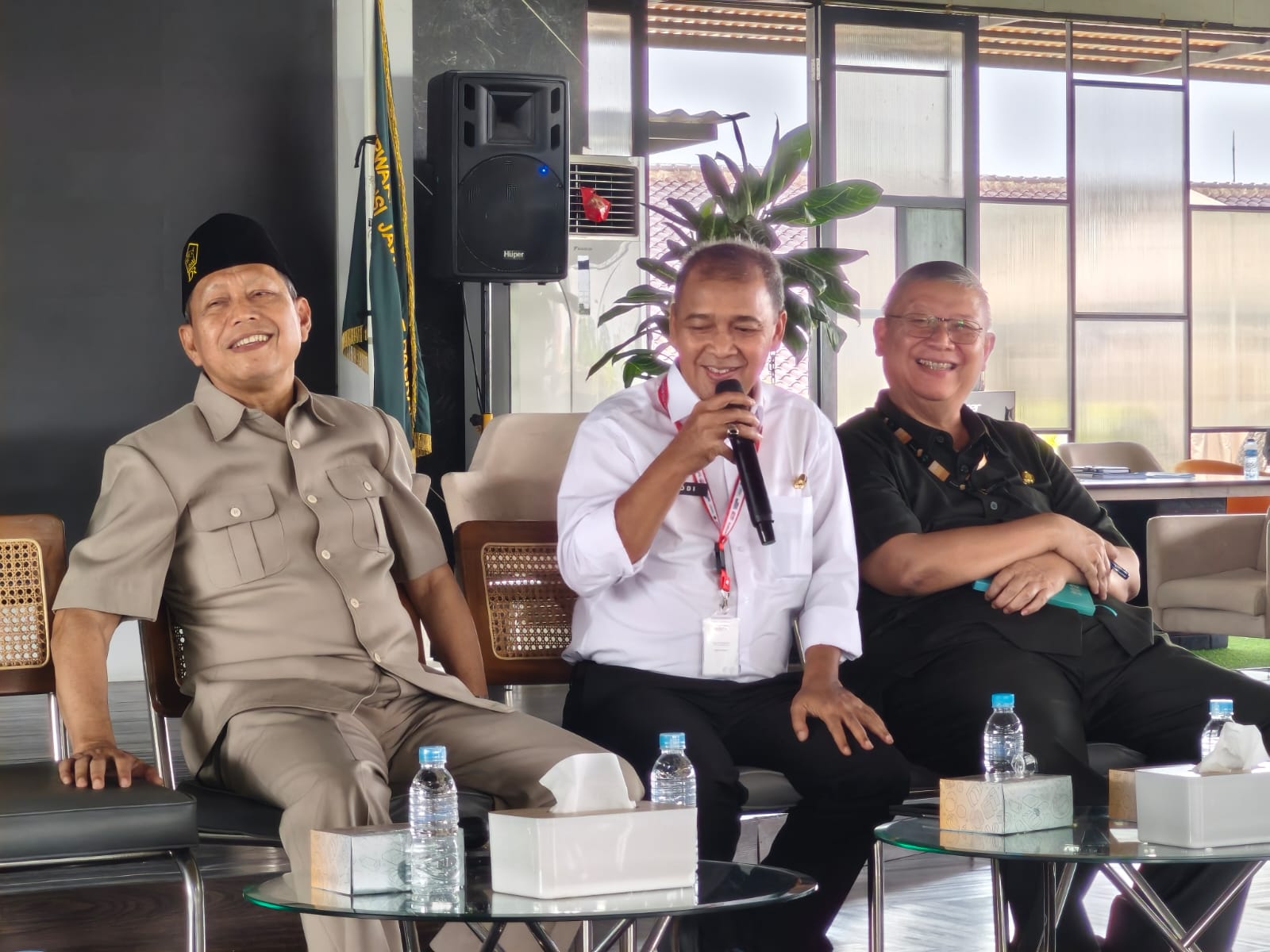DPRD Jabar Luncurkan GARA dan HUDANG, Aspirasi Warga Kini Bisa Disampaikan 24 Jam Tanpa Datang ke Kantor