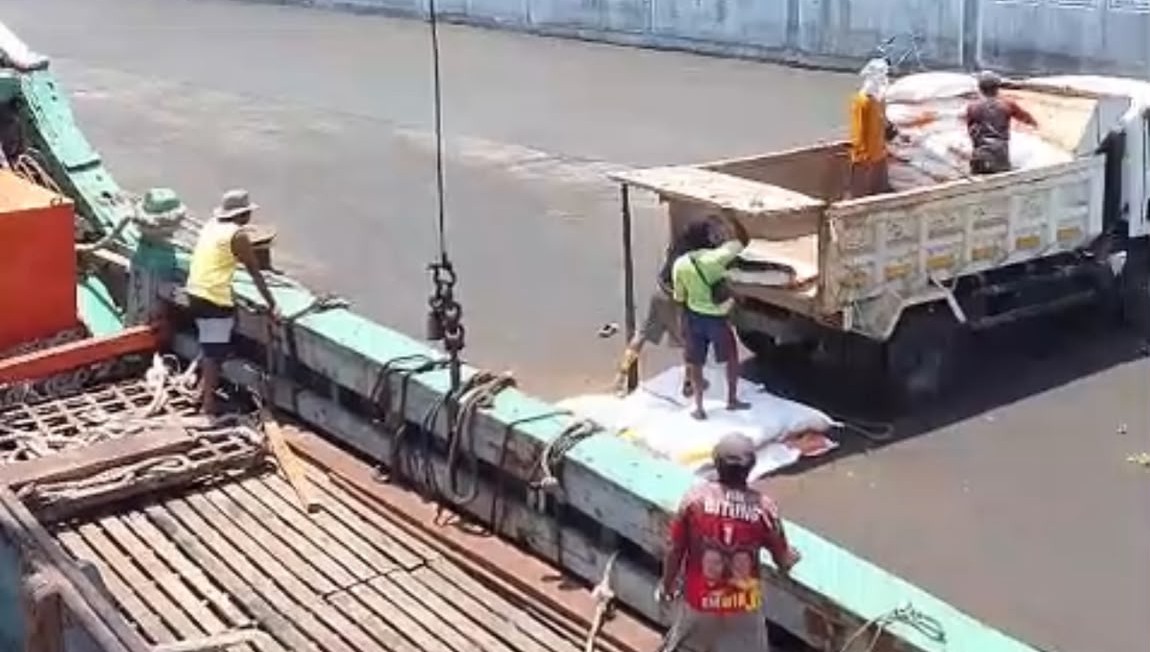 346,6 Ton Pupuk Bantuan Kementan Menuju Taliabu, Petani Diminta Bersiap Jelang Musim Tanam