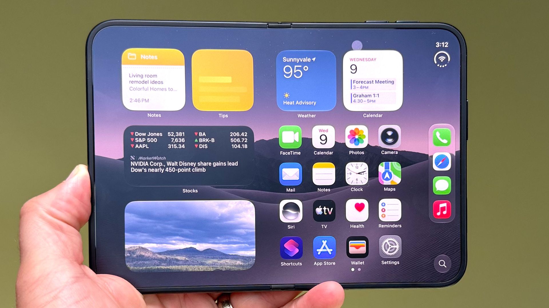 iPhone Duo Diprediksi Ungguli Foldable Android Berkat Optimasi Software