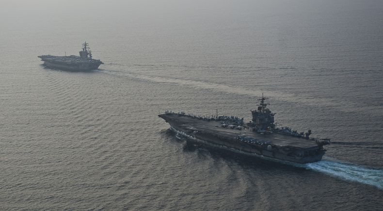 Rudal Iran Hantam Kapal Perang AS di Selat Hormuz, 8 Marinir Luka