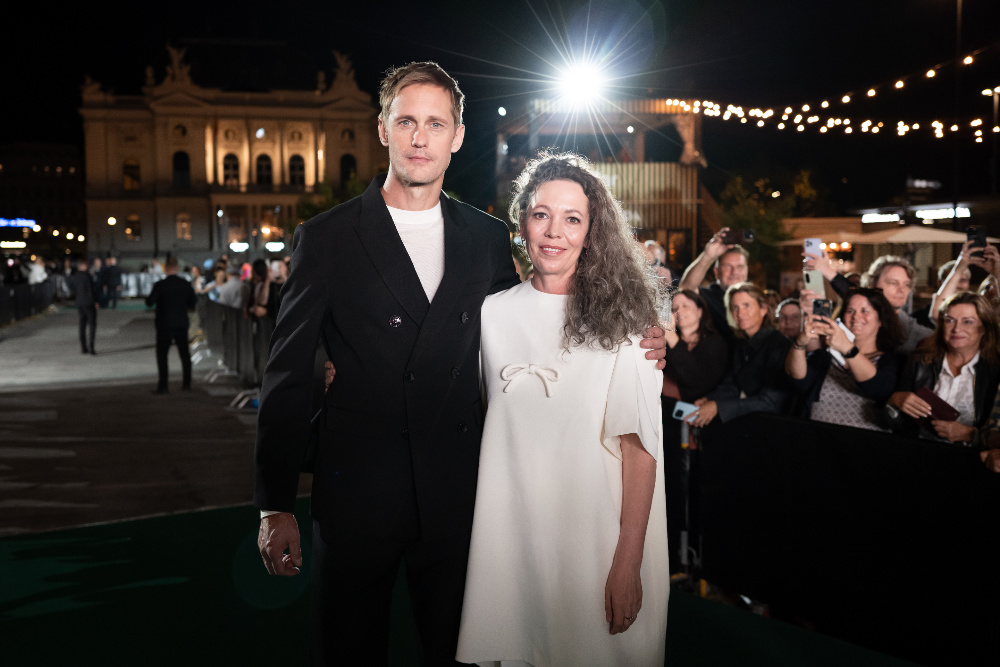 Olivia Colman dan Alexander Skarsgård Bintangi 